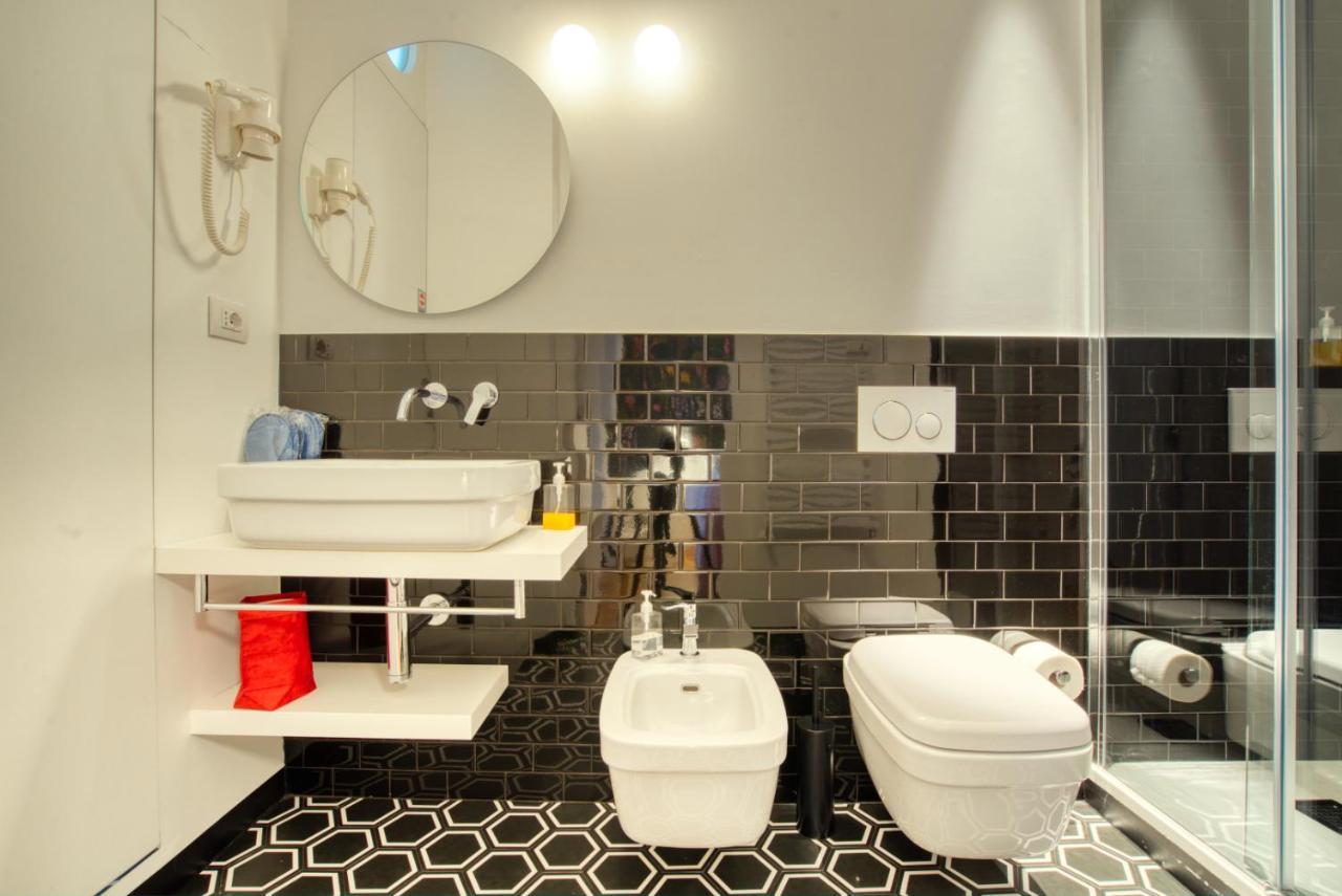 Dimora Claudia - Elegante Matrimoniale Con Bagno, Private Rooms, Self Check In, No Reception Milan Exterior photo