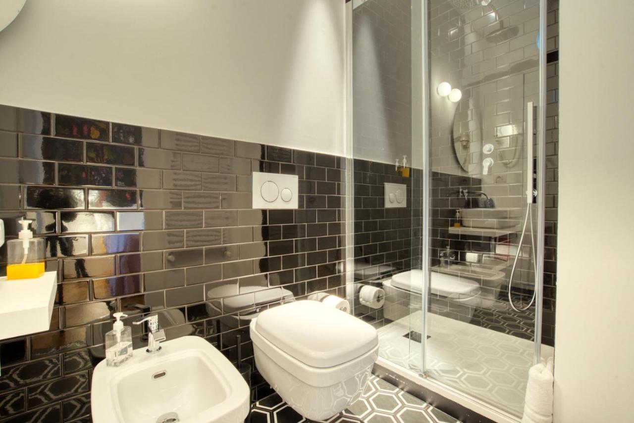Dimora Claudia - Elegante Matrimoniale Con Bagno, Private Rooms, Self Check In, No Reception Milan Exterior photo